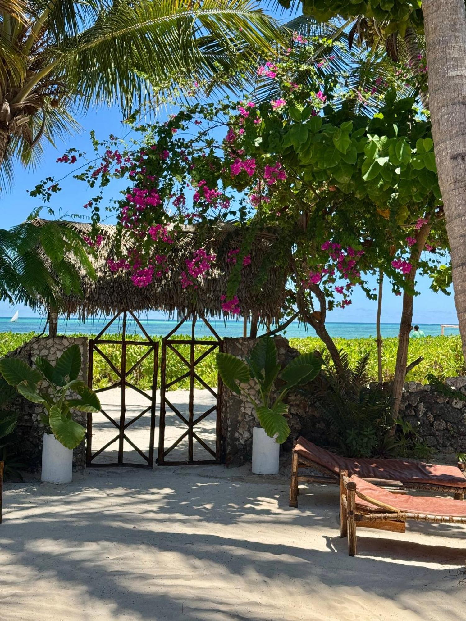 Villa Kipara - Private Beach & Pool Pwani Mchangani Exterior photo
